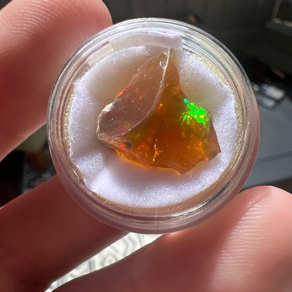 4.75ctw genuine flashyOpal in gem jar - Picture 7 of 13